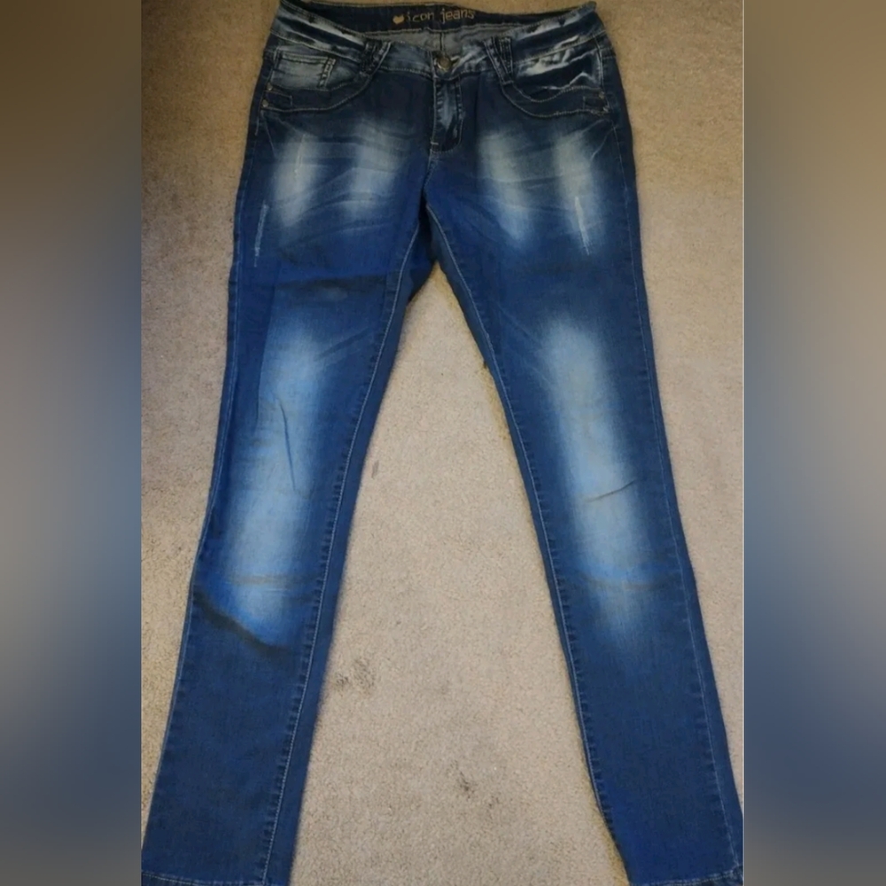 Women's Size 11 Skinny Jeans Icon Jeans Zipper Design On Butt Pockets